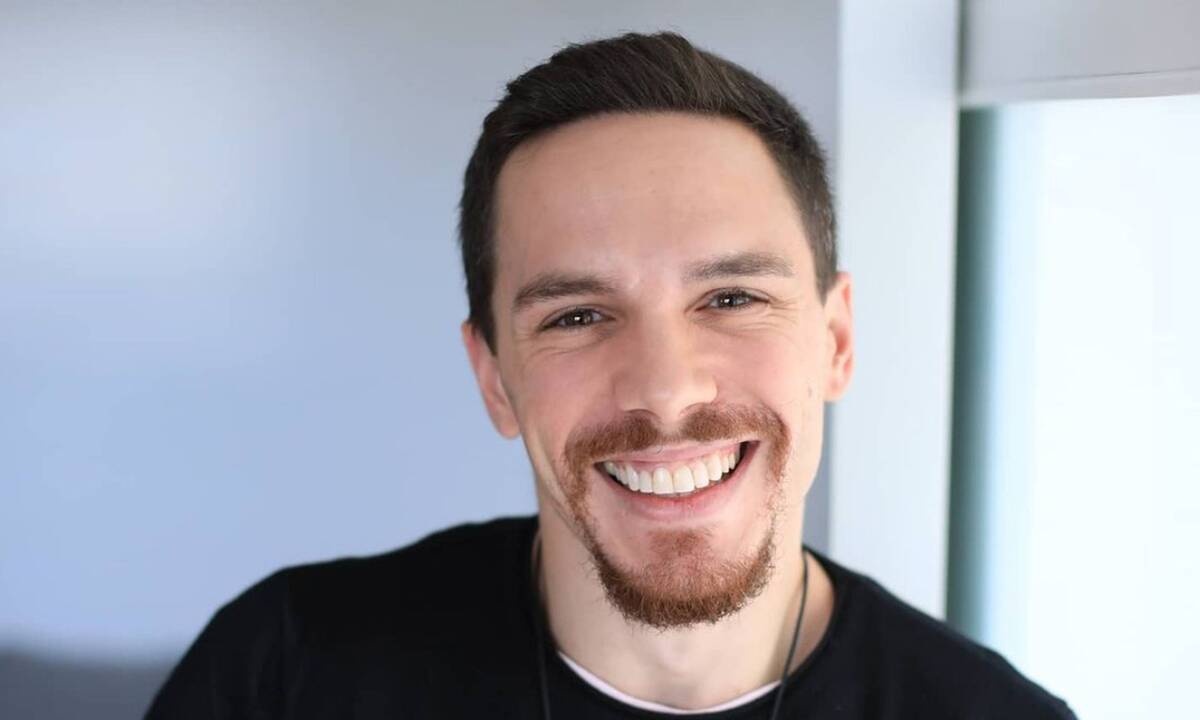 Λευτέρης Πετρούνιας: Βόλτα στη θάλασσα με την κόρη του, Σοφία