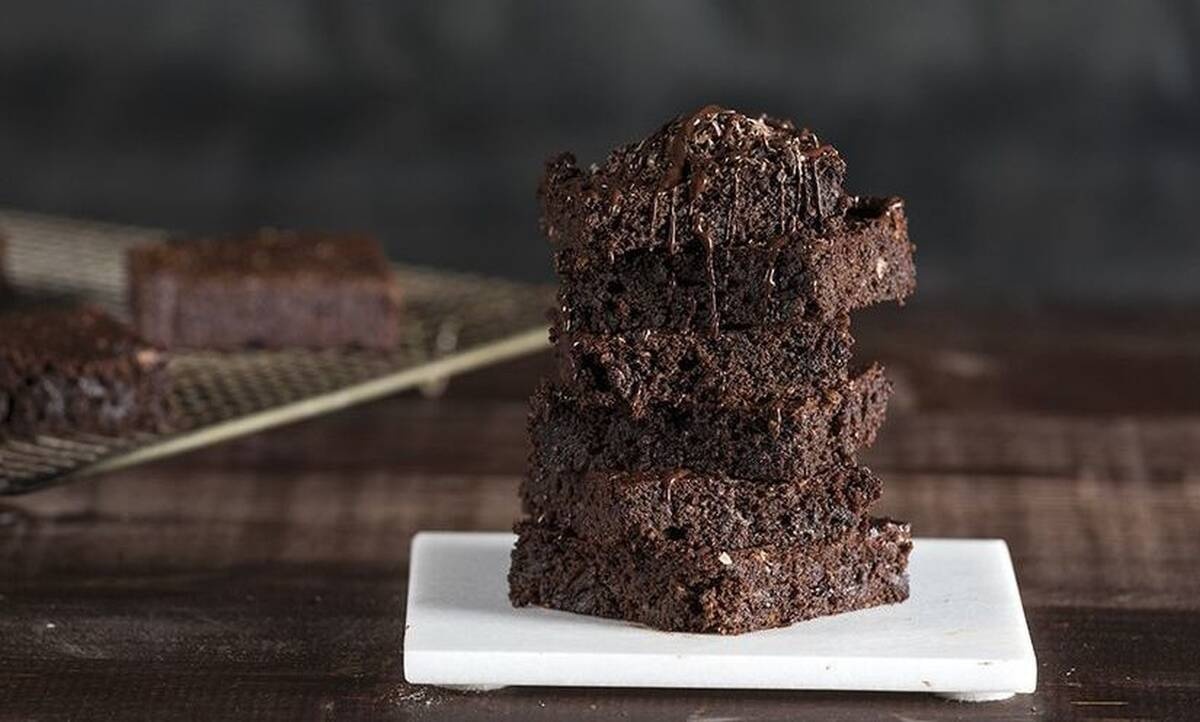 Brownies με αβοκάντο χωρίς μίξερ από τον Άκη Πετρετζίκη