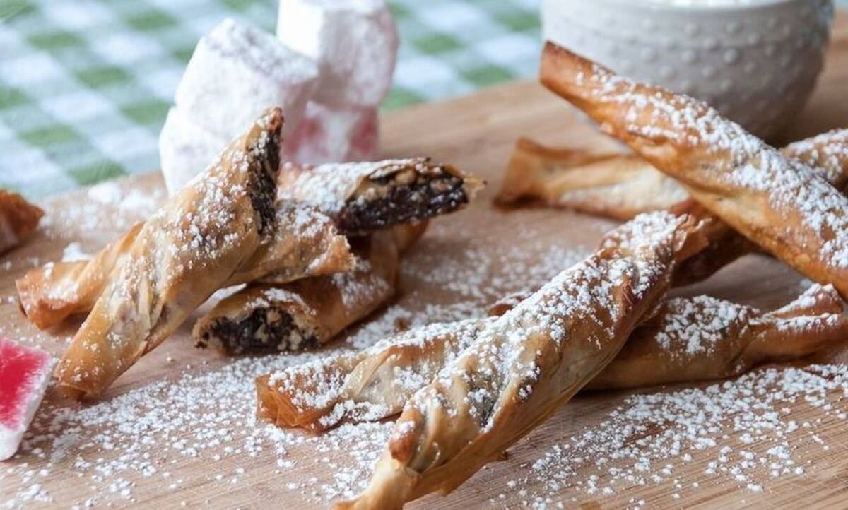 Πουράκια με λουκούμια και σοκολάτα από τον Άκη Πετρετζίκη