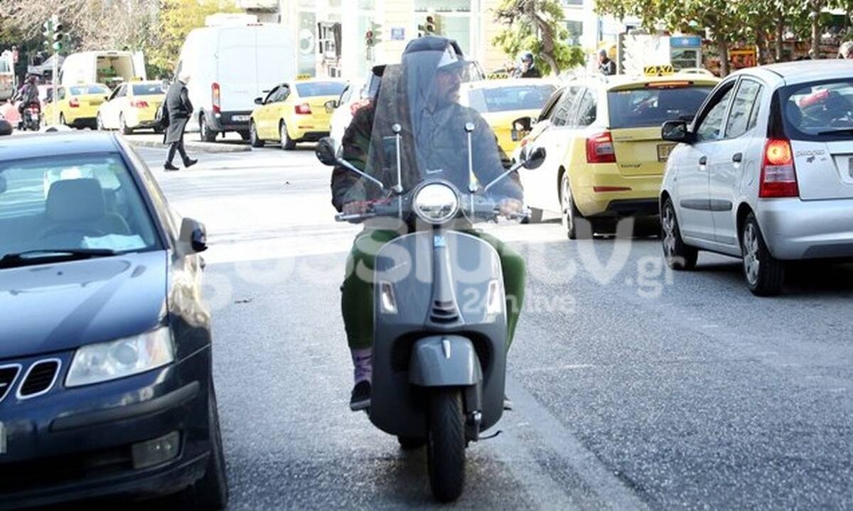 Έχω και... βέσπα! Πάμε μια βόλτα; 