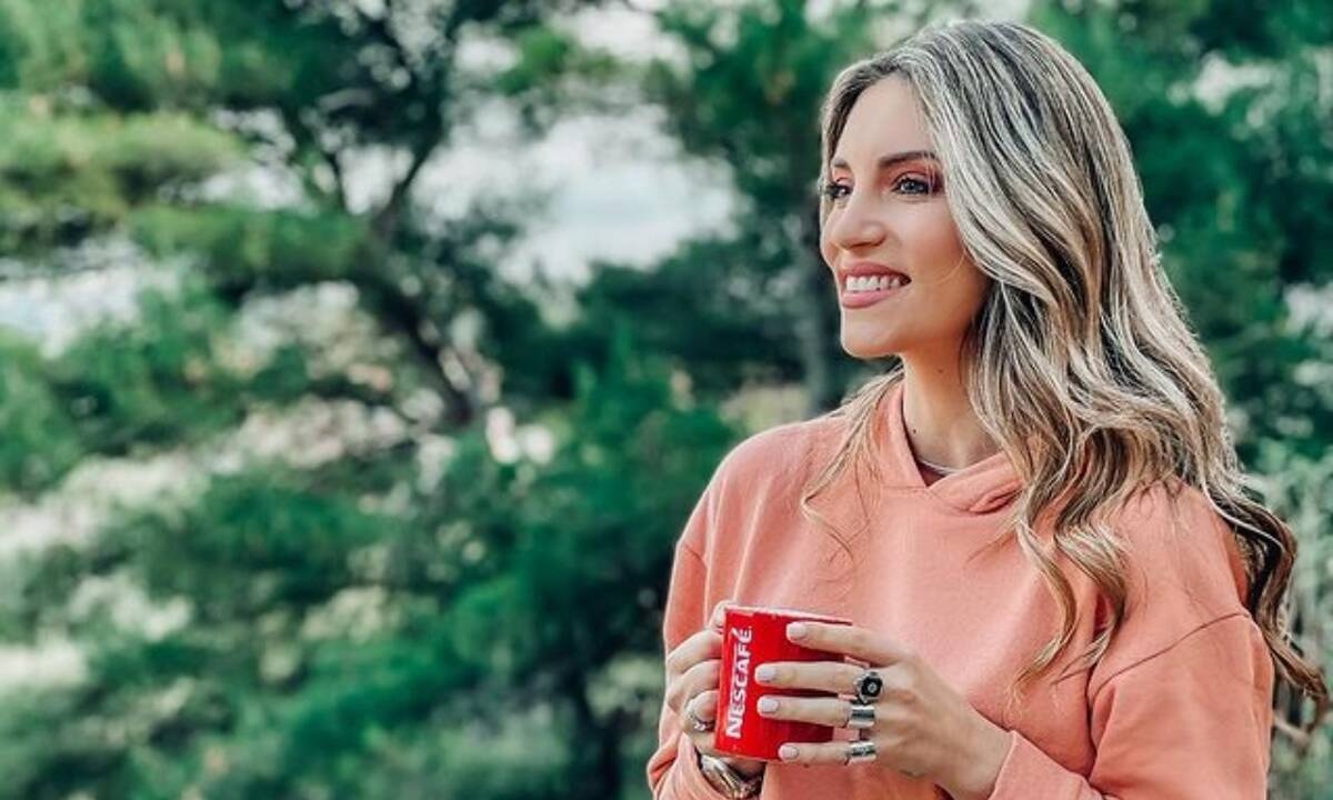 H Aθηνά Οικονομάκου μας είχε ήδη αποκαλύψει ότι είναι έγκυος μέσα από αυτές τις εμφανίσεις της