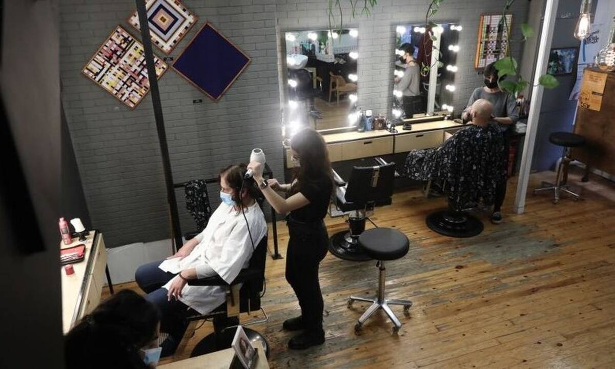 Άρση μέτρων: Έτσι θα λειτουργήσουν κομμωτήρια, κουρεία και κέντρα αισθητικής