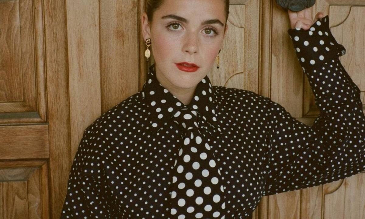 CAOS: Βρήκαμε πώς θα αντιγράψεις το στυλ της Sabrina Spellman