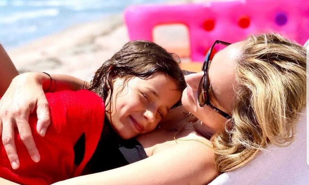 Κάτια Ζυγούλη: 5 νέες φώτο και 5 αγκαλιές με τα παιδιά της