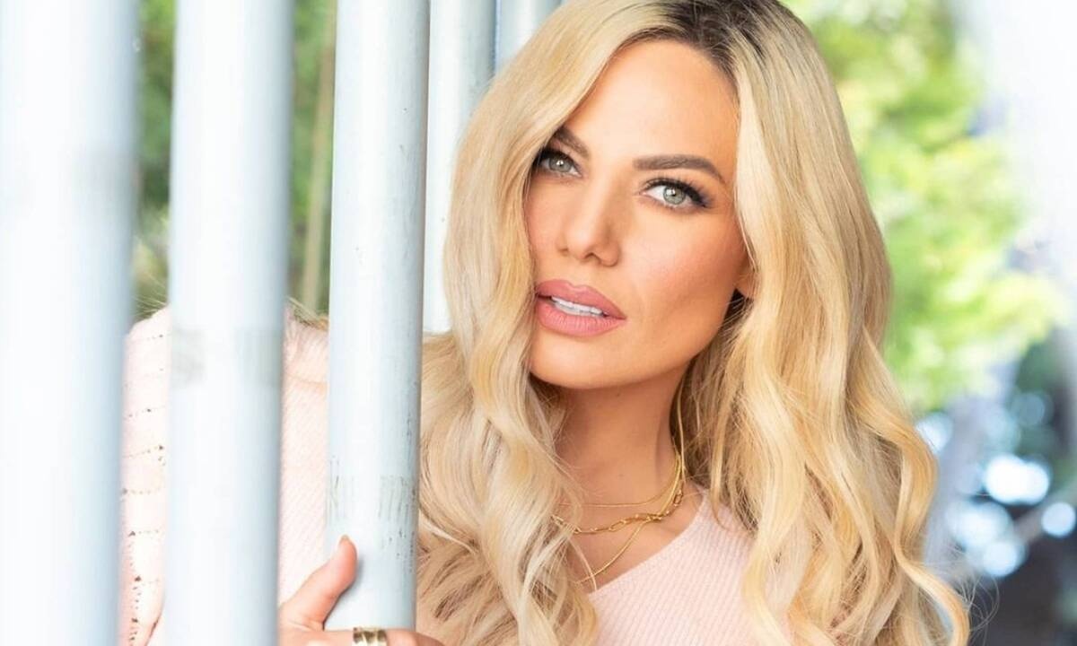 Η Ιωάννα Μαλέσκου ποζάρει με μίνι φόρεμα και το Instagram χάνει τα λόγια του