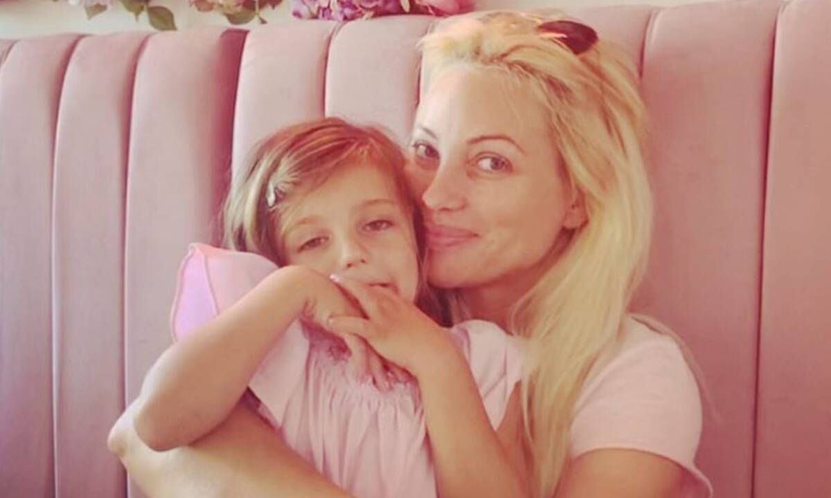 Τζένη Ιωακειμίδου: Φωτογράφισε την κόρη της εν ώρα διαβάσματος