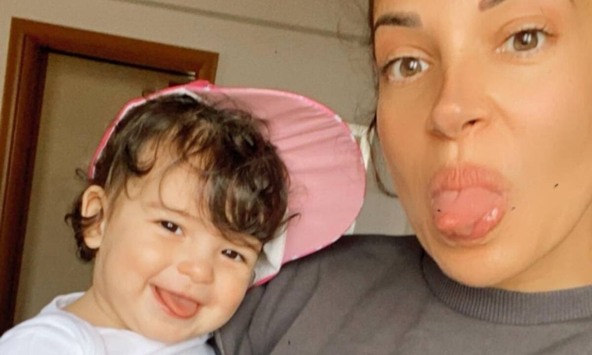 Ελένη Χατζίδου: Δημοσίευσε ένα φοβερό βίντεο με την κόρη της (vid)