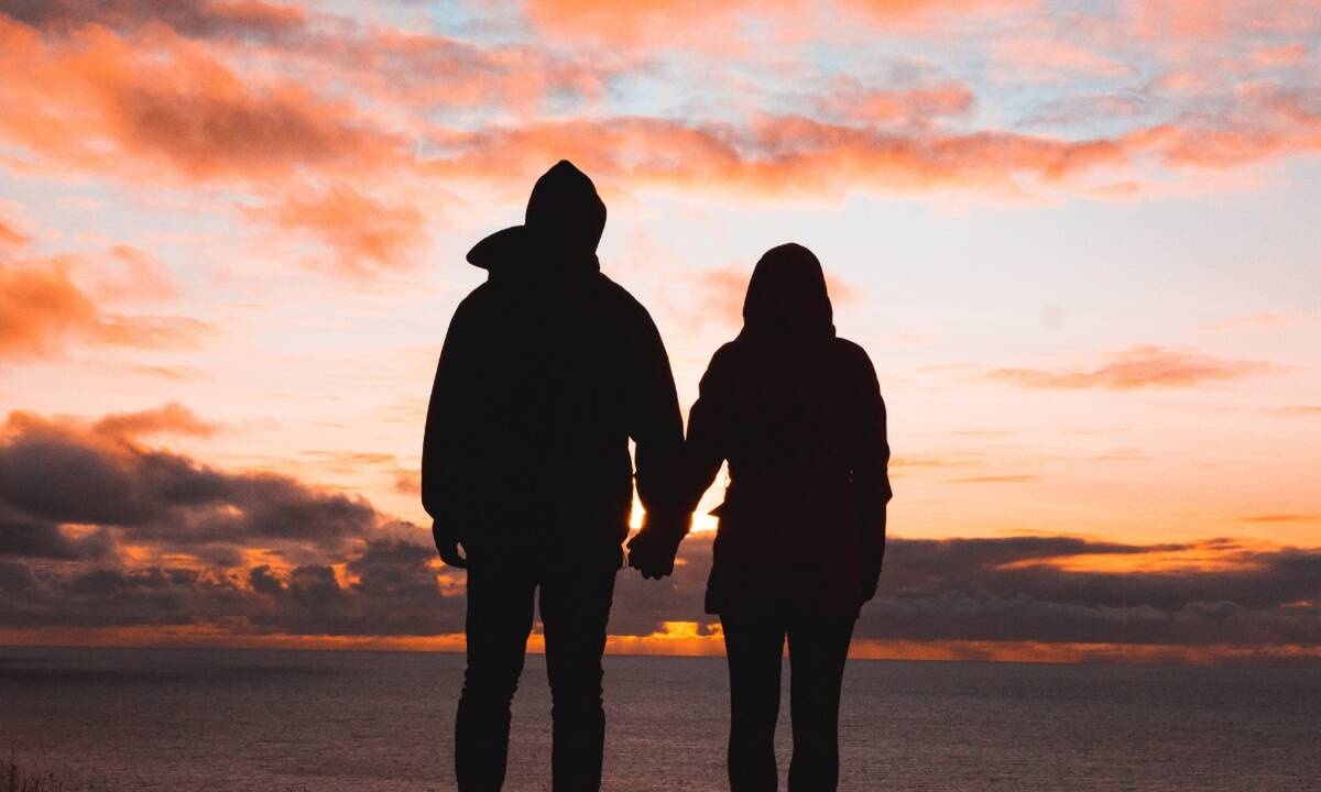 Οι δύο αγαπημένοι σου ηθοποιοί πιάστηκαν σε ερωτικά τετ-α-τετ και έχουμε απορίες