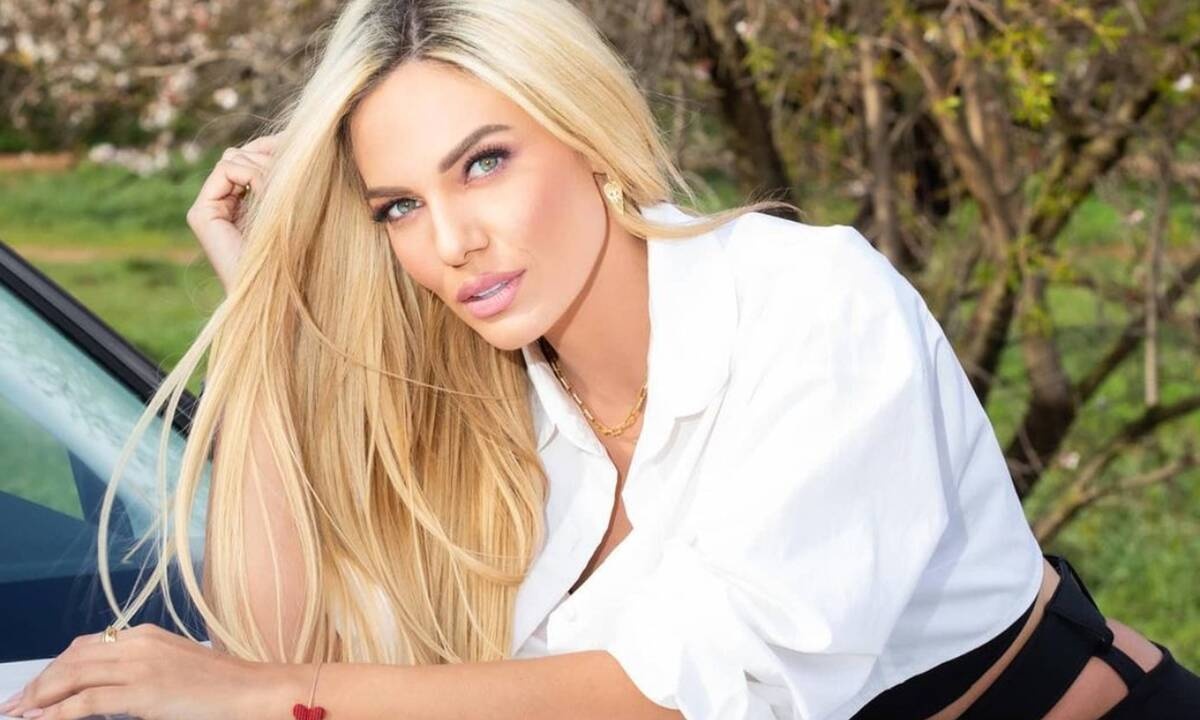 Η Ιωάννα Μαλέσκου πόζαρε στον φακό και είδαμε το θεϊκό της κορμί