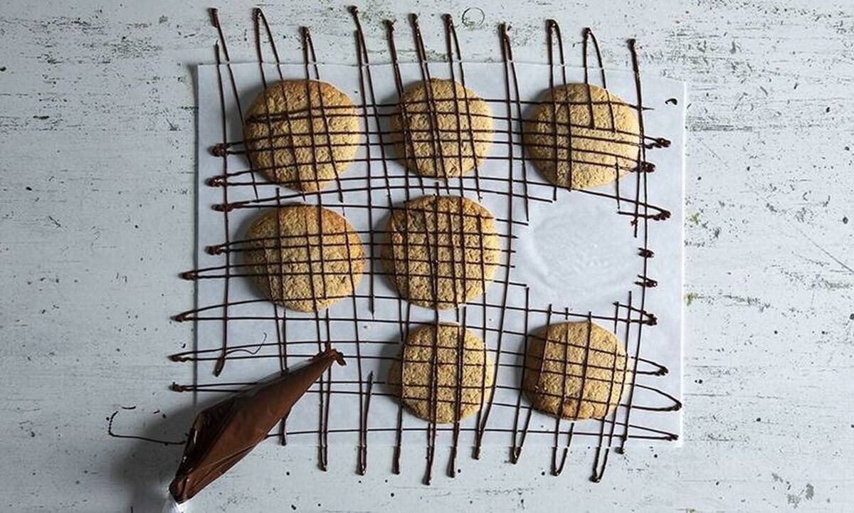 Πεντανόστιμα μπισκότα με 4 υλικά από τον Άκη Πετρετζίκη