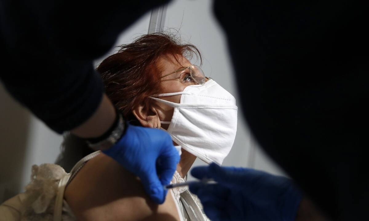 Κρούσματα σήμερα: 1.121 νέα ανακοίνωσε ο ΕΟΔΥ - 29 νεκροί σε 24 ώρες, στους 309 οι διασωληνωμένοι