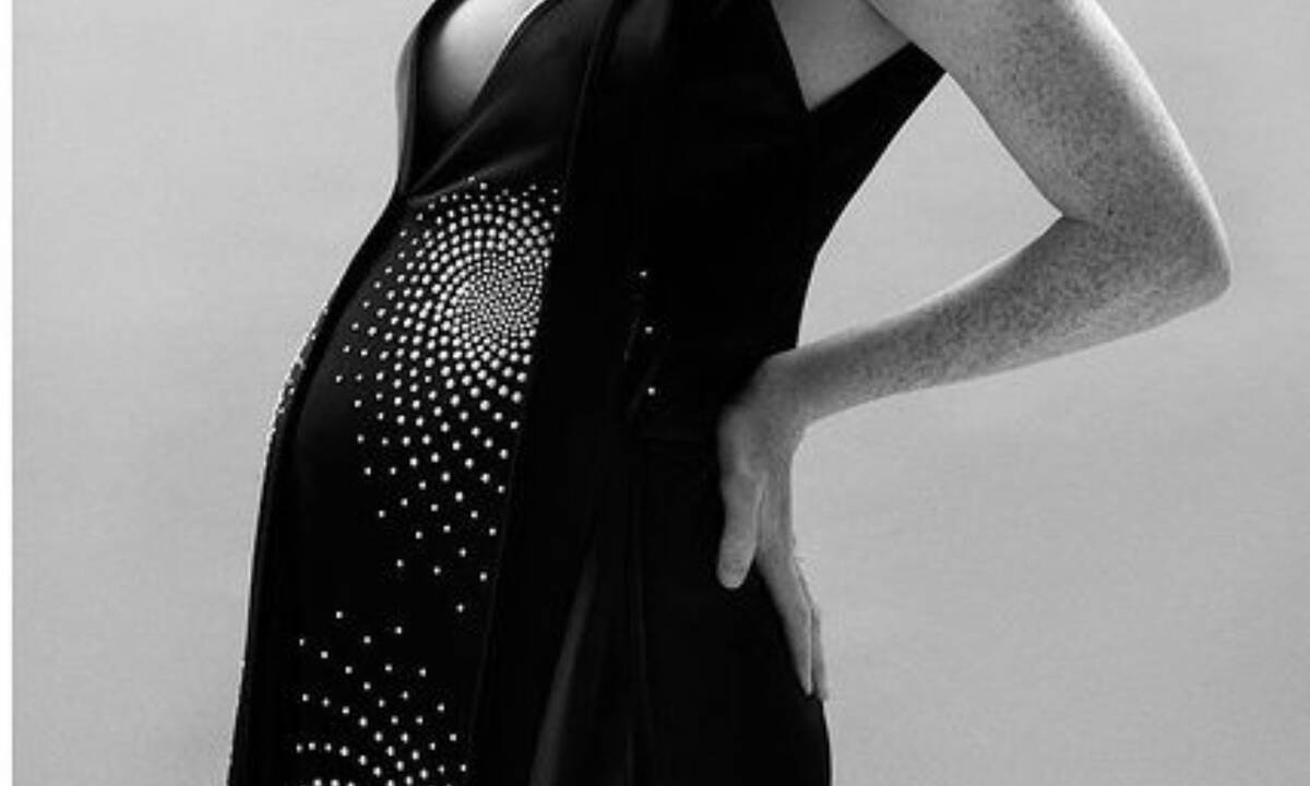 Το ζευγάρι ηθοποιών απέκτησε το πρώτο του παιδί μυστικά και η πρώτη βόλτα είναι γεγονός