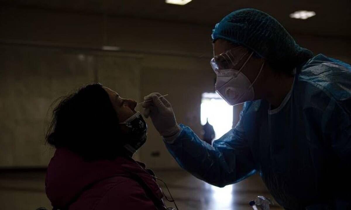 Κρούσματα σήμερα: Έκρηξη με 1.400 νέες μολύνσεις - 320 διασωληνωμένοι και 27 νέοι θάνατοι σε 24 ώρες