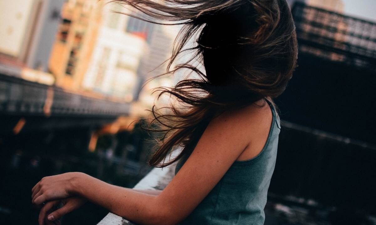 Είσαι μόνη; Αυτή είναι η πιθανή αιτία και πρέπει να το ψάξεις