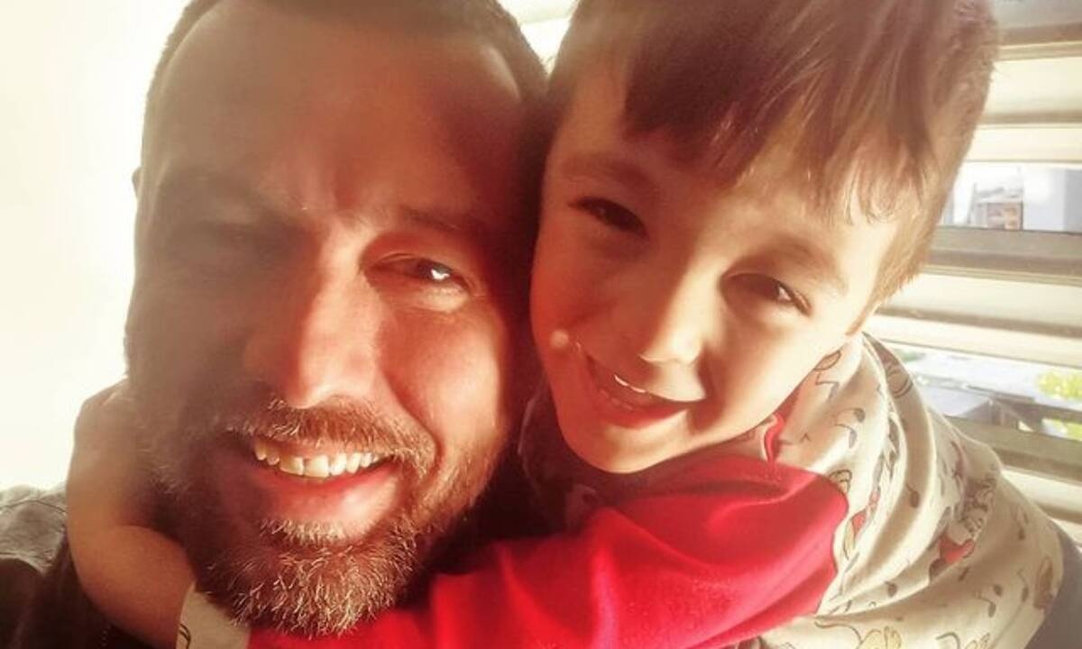 Νικήτας Παπαγιάννης: Φτιάχνει κέικ και το διαδίκτυο λιώνει (vid)