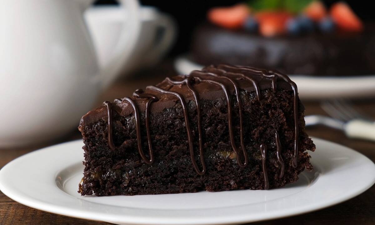 Το κέικ του lockdown - Φτιάξτε το με τρία μόνο υλικά (vid)