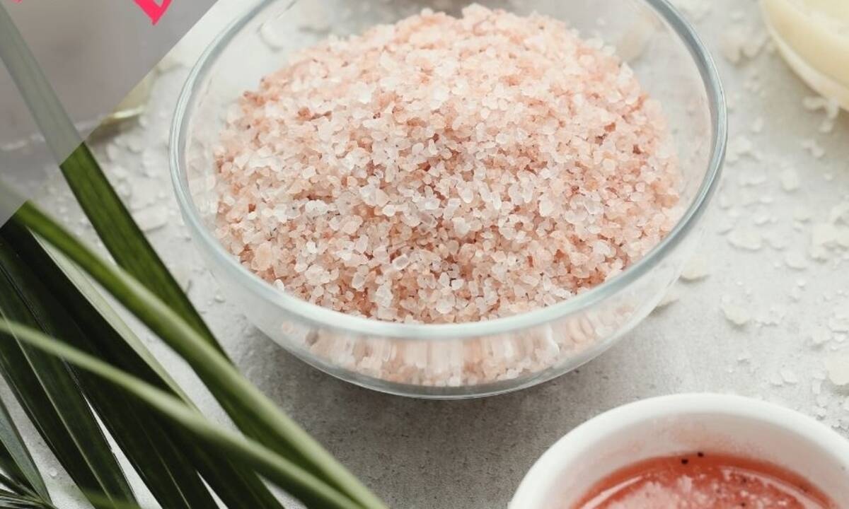 Φτιάξε δύο scrub για πρόσωπο και σώμα με τα πιο απλά υλικά της κουζίνας σου