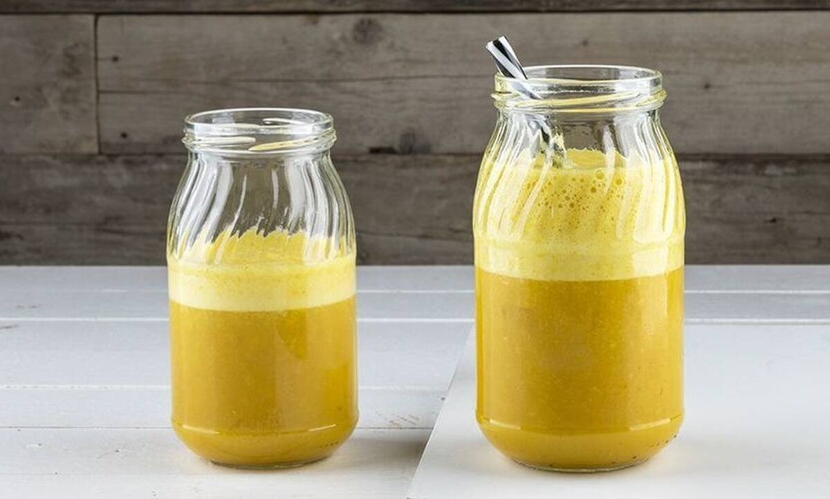 Smoothie ανανά με κουρκουμά από τον Άκη Πετρετζίκη