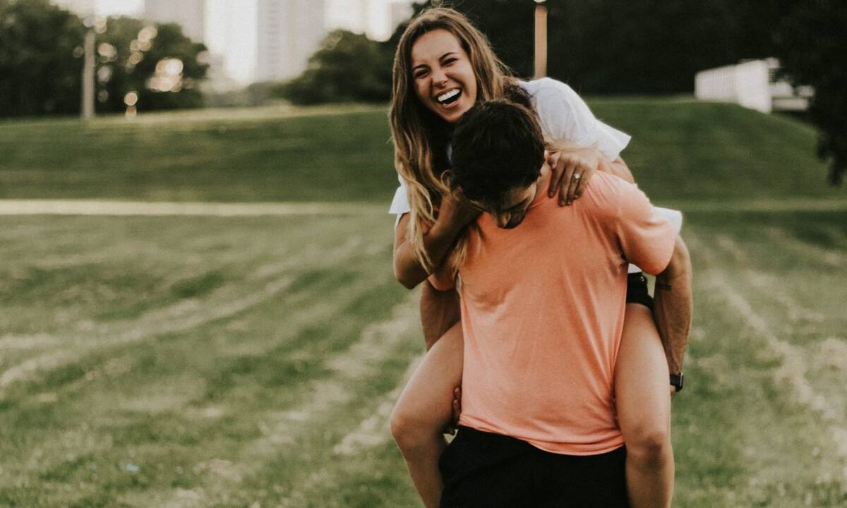 Πόσες μέρες μετά το ραντεβού θέλουν τα αγόρια να τους στείλεις μήνυμα;