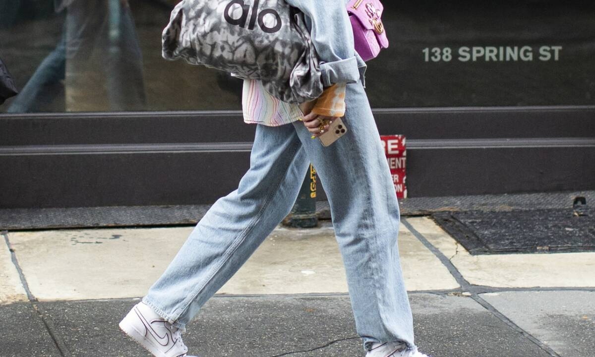 Με αυτά τα 3 νέα στυλ jean θα «βγάλεις» και το 2021