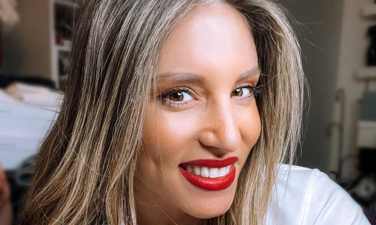 Η Αθηνά Οικονομάκου ποζάρει χωρίς ίχνος μακιγιάζ: Δες το πρόσωπό της