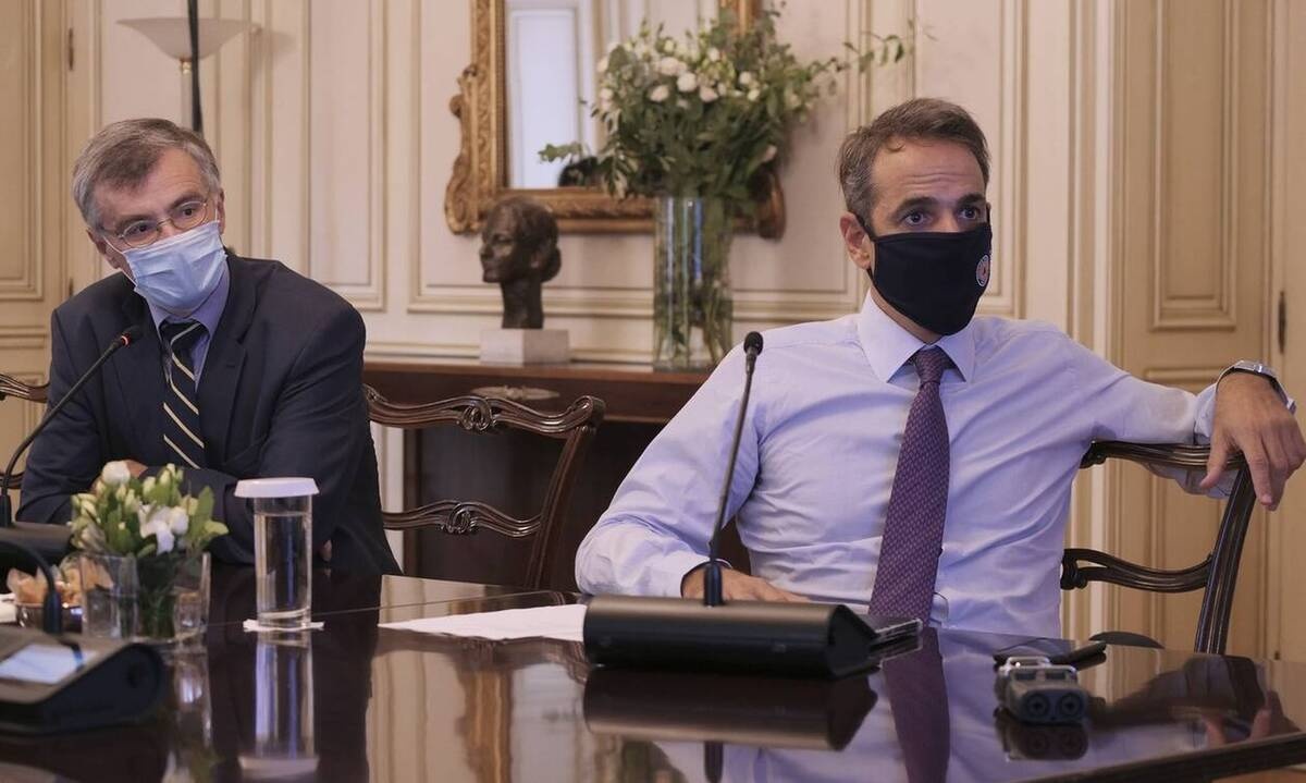 Κορονοϊός: Έκτακτη σύσκεψη στο Μαξίμου - Ανησυχία για τις μεταλλάξεις, αγωνία για το ΕΣΥ