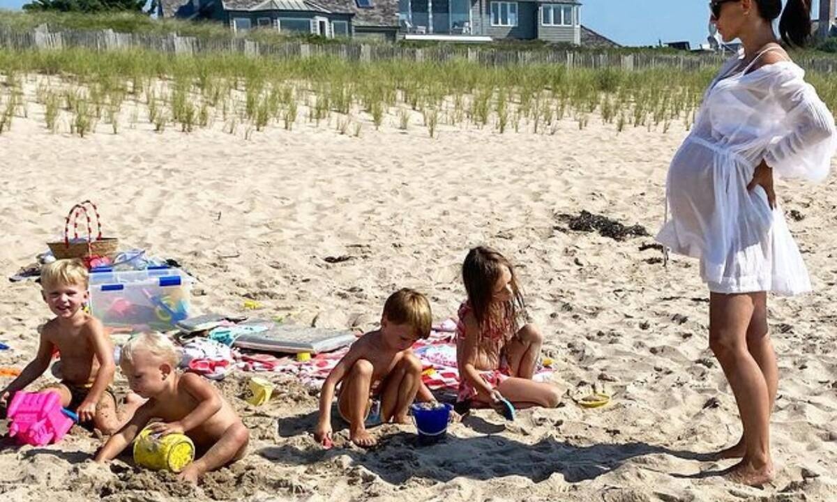 Τι συμβαίνει με το έκτο παιδί της Hilaria Baldwin