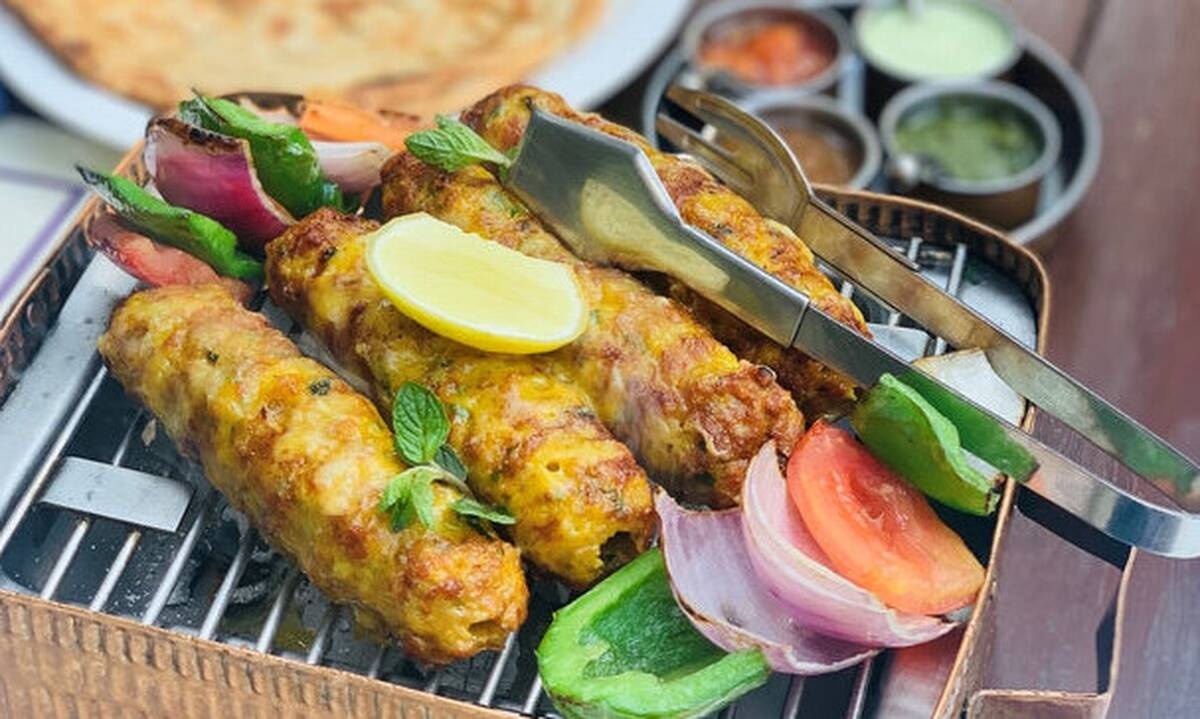 Vegan συνταγές που φέρνουν «επανάσταση» στο τραπέζι της Τσικνοπέμπτης