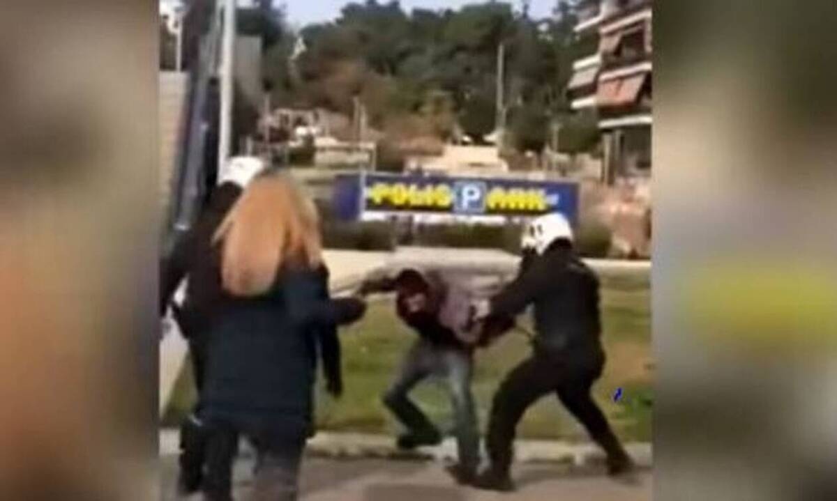 Νέα Σμύρνη: «Με χτύπησαν με μεταλλικό γκλοπ στο κεφάλι» - Σοκάρει ο 29χρονος, θύμα των αστυνομικών