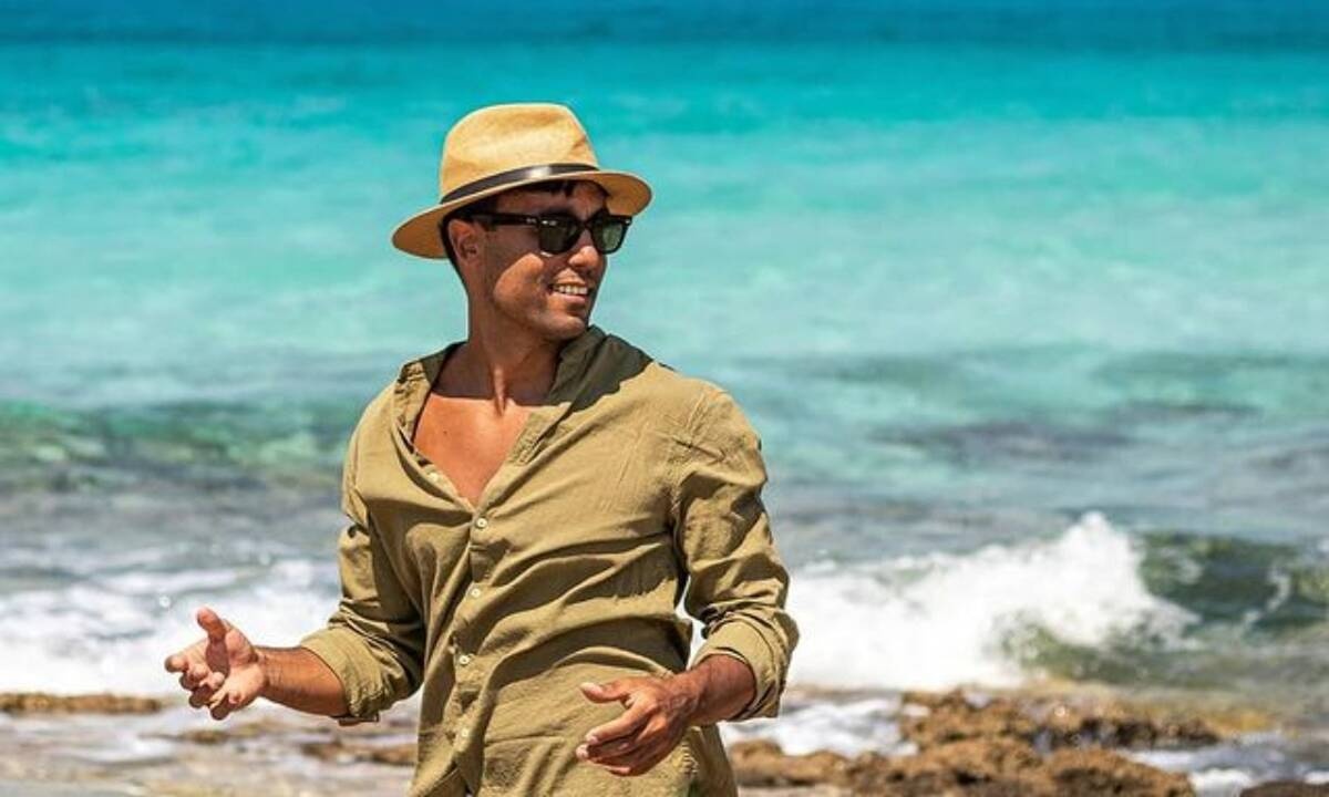 Survivor 4: O παίκτης που αποχώρησε έχει μια κούκλα σύντροφο και πρέπει να τη δεις