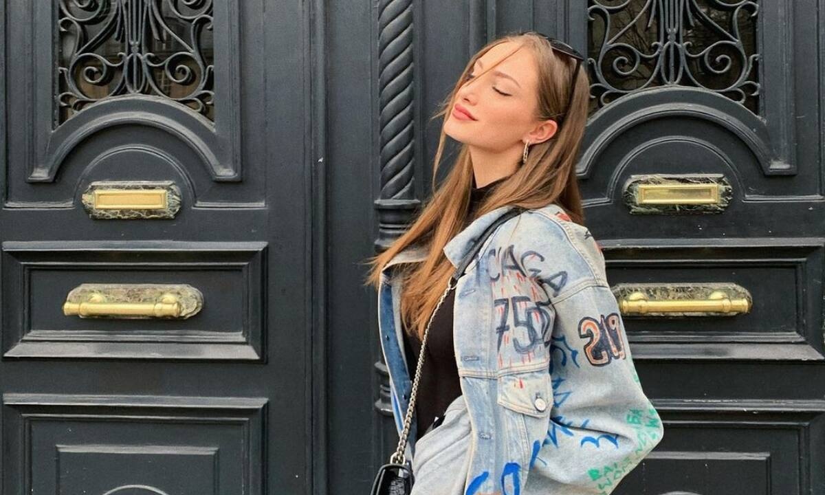 Η κοπέλα της φωτογραφίας είναι κόρη πασίγνωστου ζευγαριού 