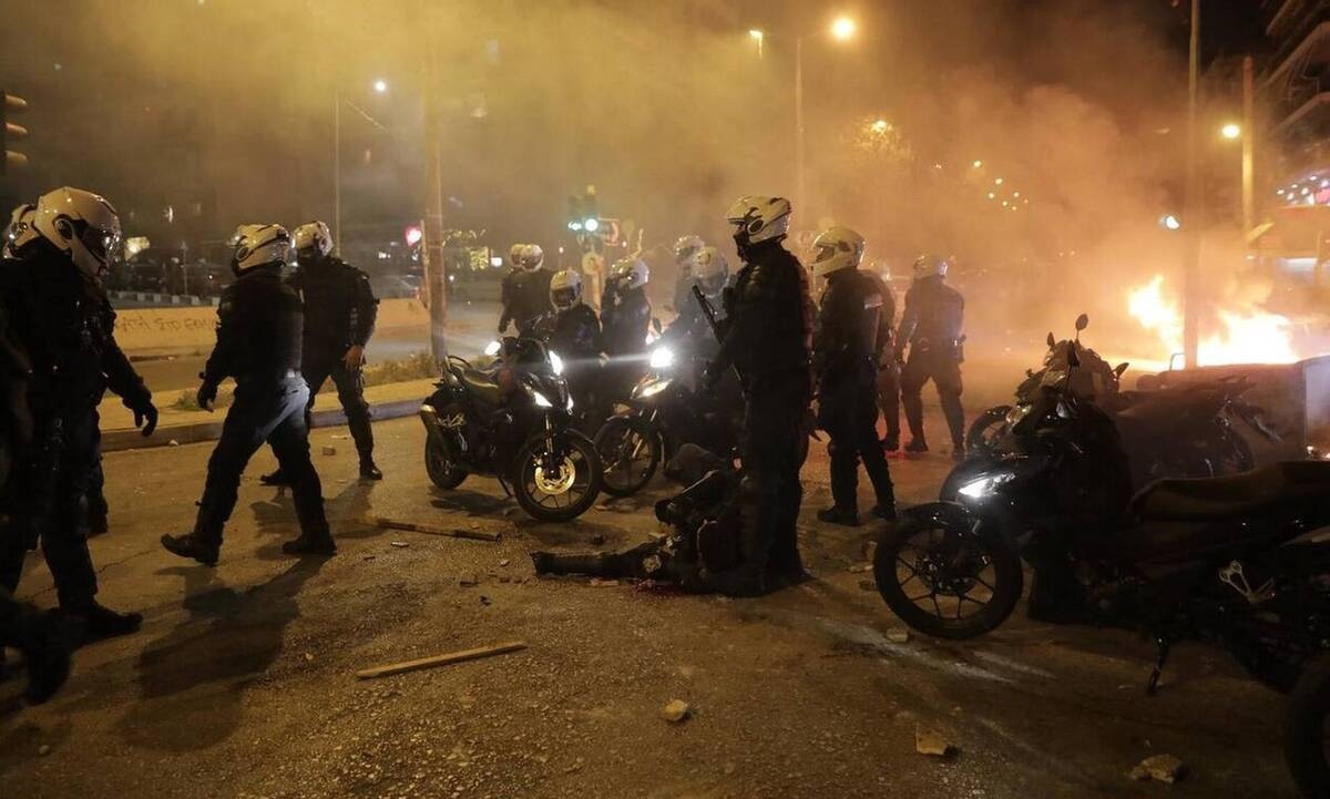 Νέα Σμύρνη: Στη φυλακή ο «Ινδιάνος» - Οι διάλογοι - σοκ μετά την επίθεση στον αστυνομικό