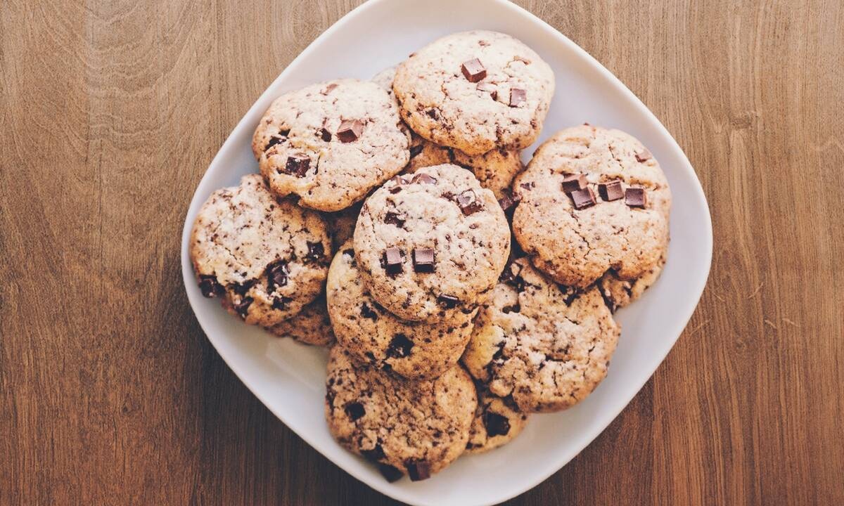 Φτιάξε πανεύκολα τα πιο νόστιμα chocolate chip cookies 
