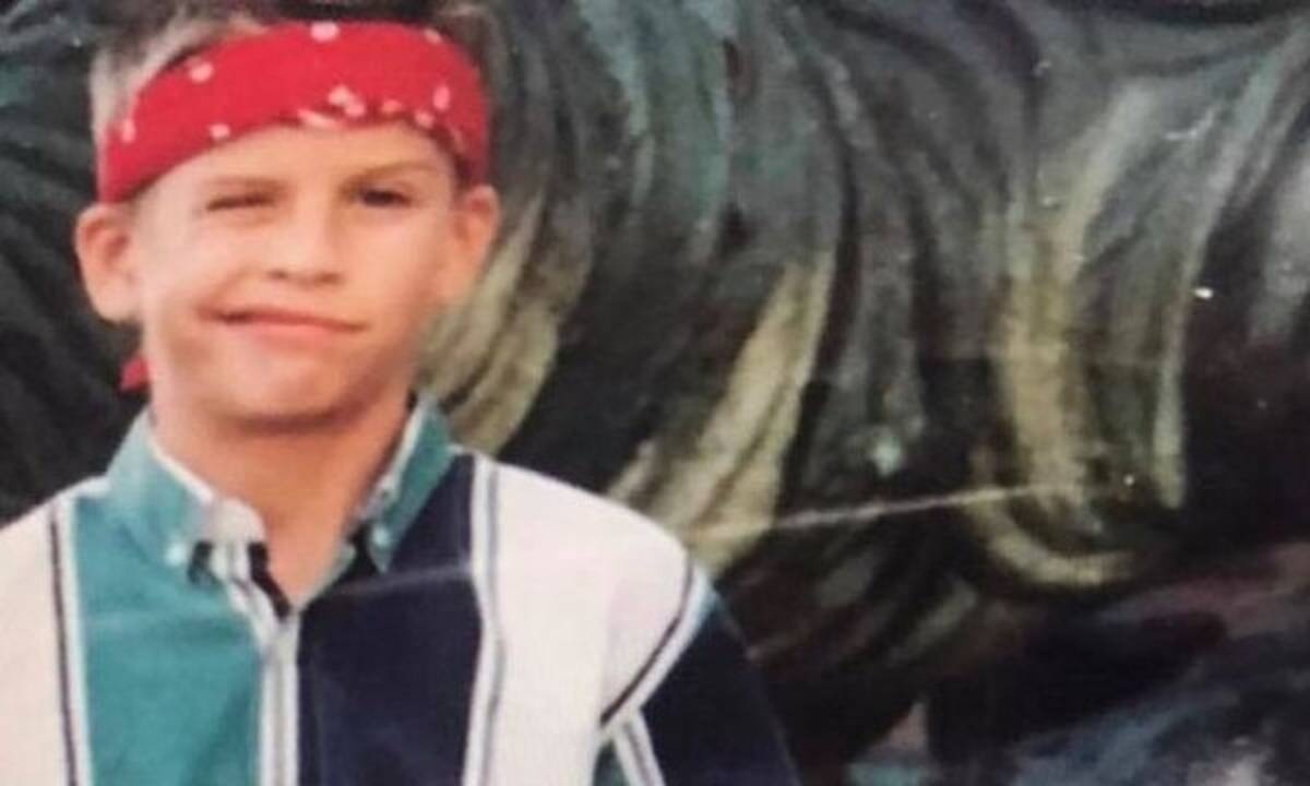 Aναγνωρίζετε το αγοράκι της φωτογραφίας; Δεν πάει ο νους σας ποιος ειναι!