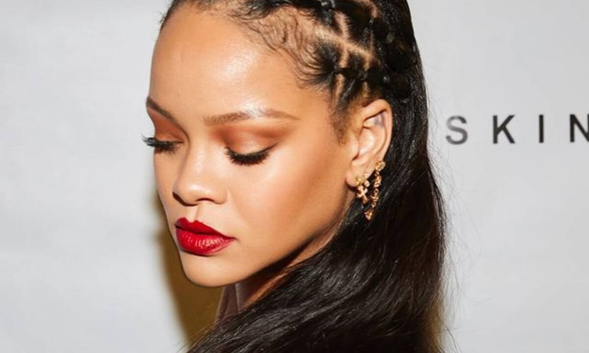 Rihanna: 20 φορές που πόζαρε με μαγιό και μας εντυπωσίασε