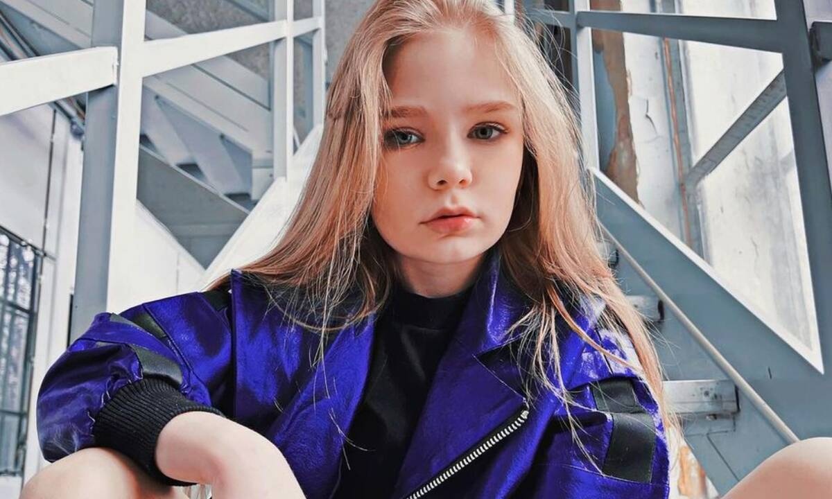 Απίστευτο σκάνδαλο στην Ουκρανία: 8χρονη… blogger έχει σχέση με 13χρονο αγόρι (photos)