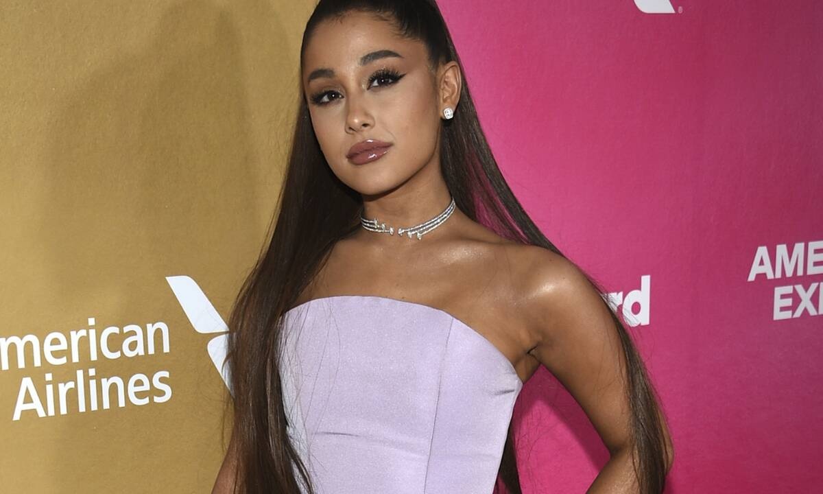 Θες κι εσύ τη χαρακτηριστική αλογοουρά της Ariana Grande; Δες πώς θα τη φτιάξεις