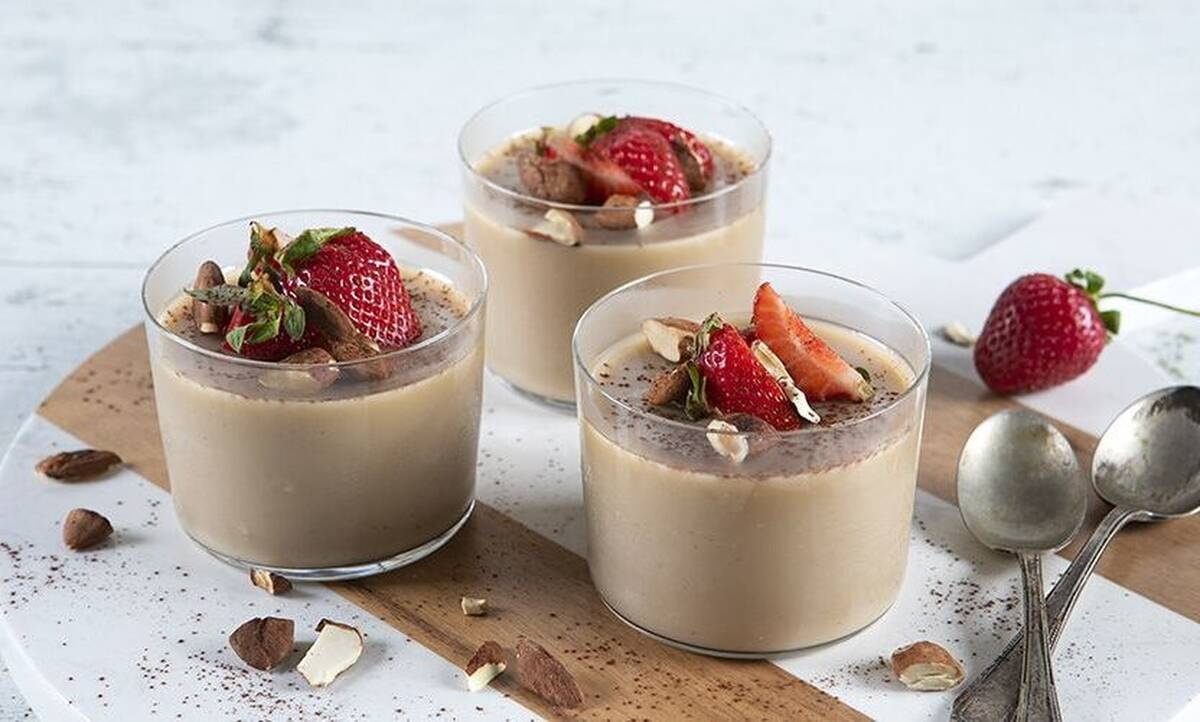 Πανακότα με καφέ και ρόφημα αμυγδάλου από τον Άκη Πετρετζίκη!