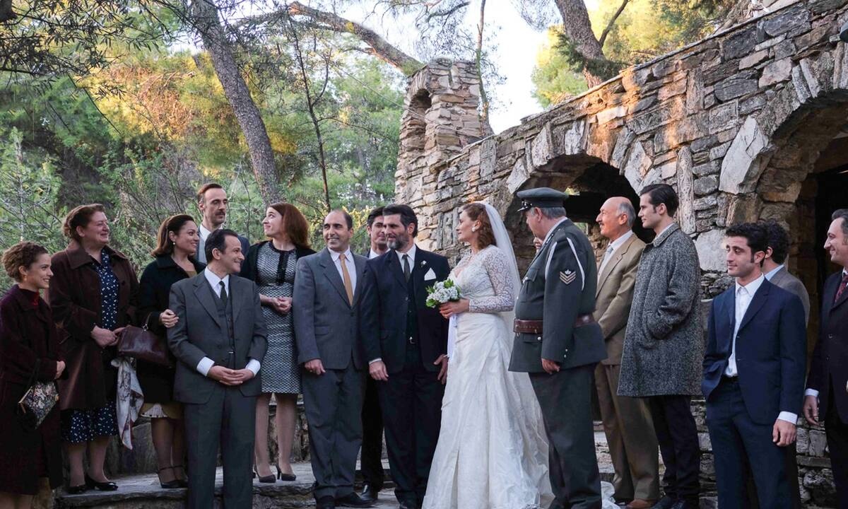 Άγριες Μέλισσες: Η πρόταση γάμου έφερε πλήθος σχολίων στο Twitter (pics)