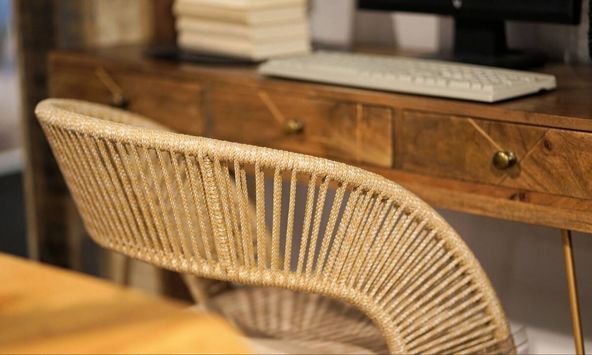 Πήγε να ξαπλώσει και άκουσε θόρυβο στο κομοδίνο - «Πάγωσε» μόλις είδε τι ήταν (photos+video)