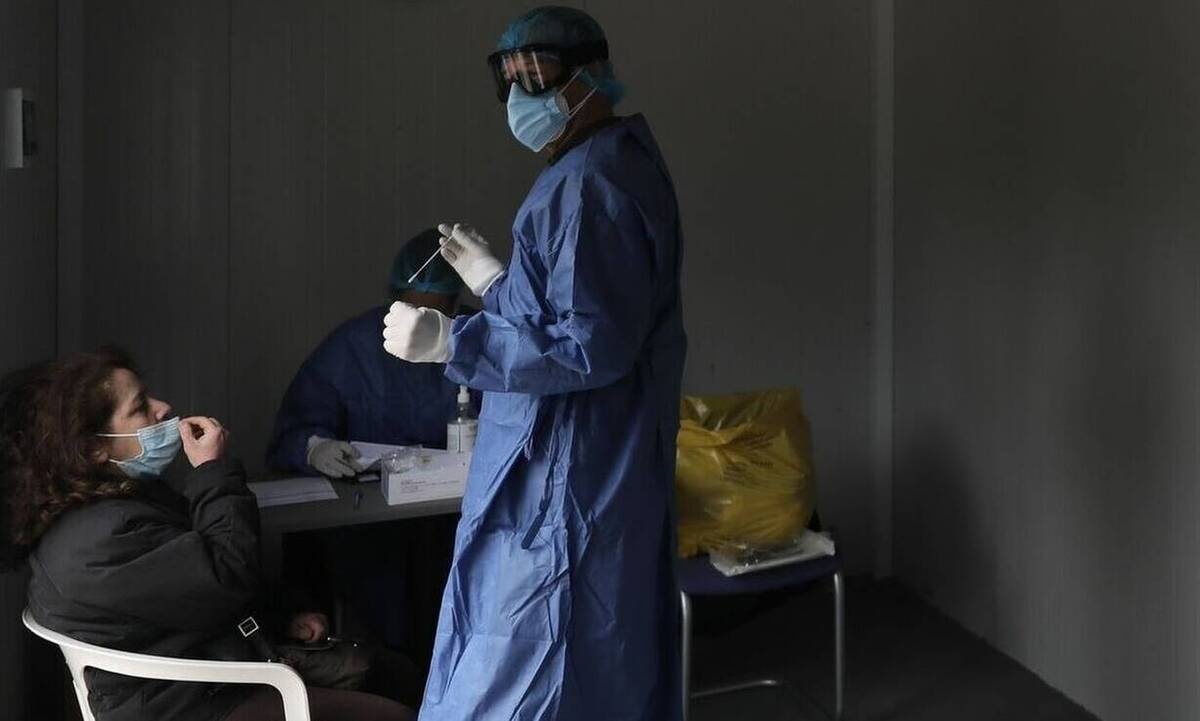 Κρούσματα σήμερα: Στα ύψη και πάλι με 3.062 νέα, 699 στις ΜΕΘ και 67 θανάτους