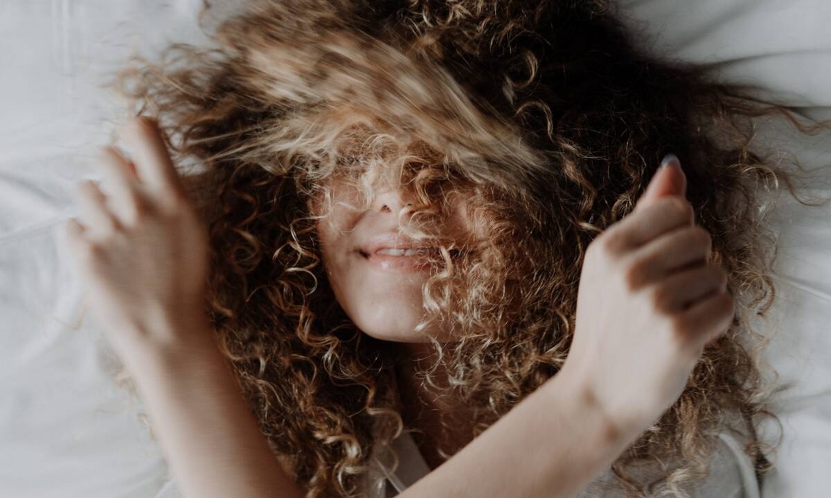 Δες τι συμβαίνει όταν αφήνεις μία μάσκα για πάρα πολλές ώρες στα μαλλιά σου