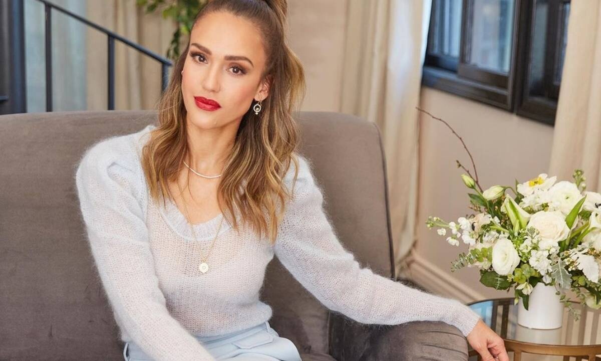 Η Jessica Alba σοκάρει: «Ήμουν πολύ άρρωστη ως παιδί. Έκανα 5 χειρουργεία» 