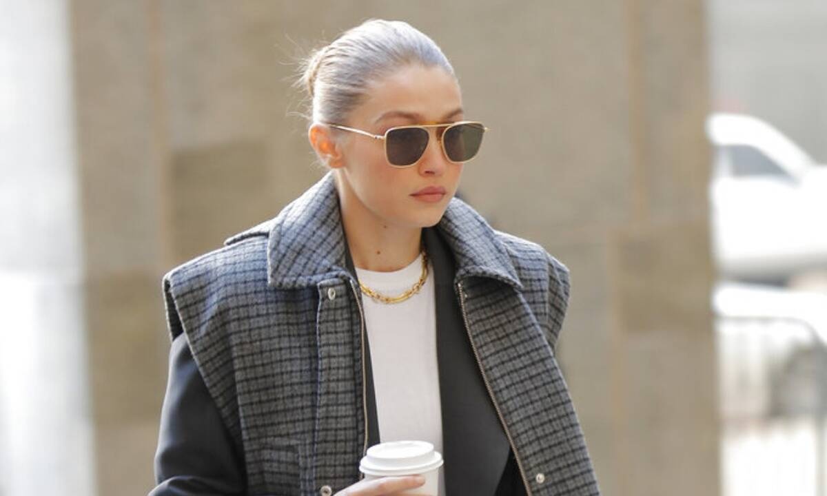 Gigi Hadid: Δες τι φόρεσε στην πρώτη έξοδο μετά τη γέννηση της κόρης της