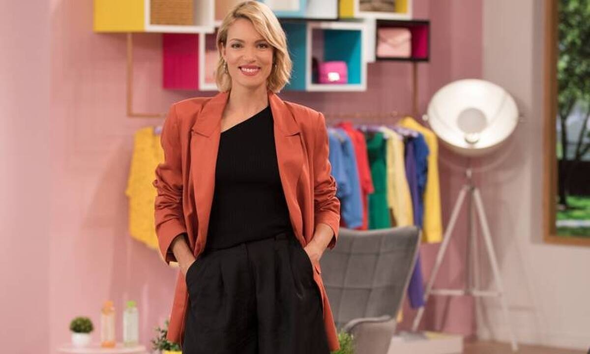 Shopping star: Κομψή με total μπεζ 