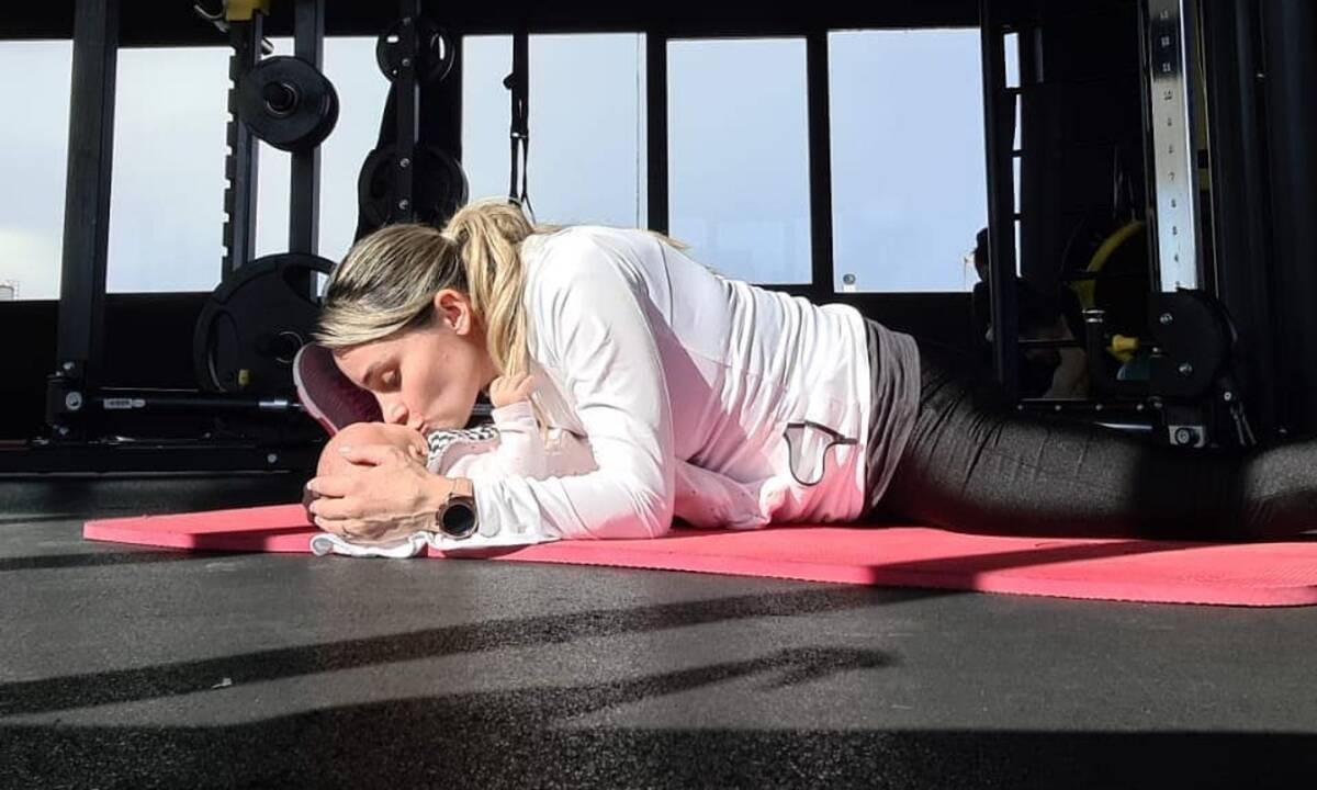 Βασιλική Μιλλούση: Δείχνει ασκήσεις για να χάσετε τα κιλά της εγκυμοσύνης