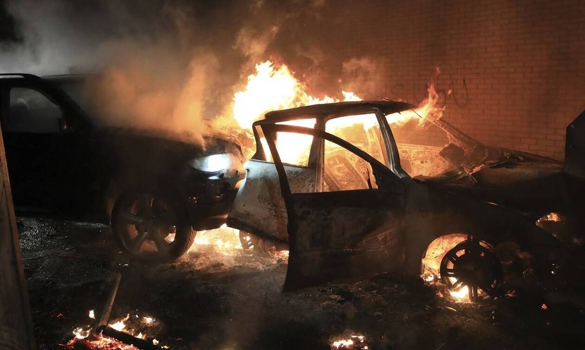 Ζωντανεύουν εφιάλτες για «έκρηξη» βίας στη Βόρεια Ιρλανδία: Βαθιά ανησυχία σε Λονδίνο και Δουβλίνο