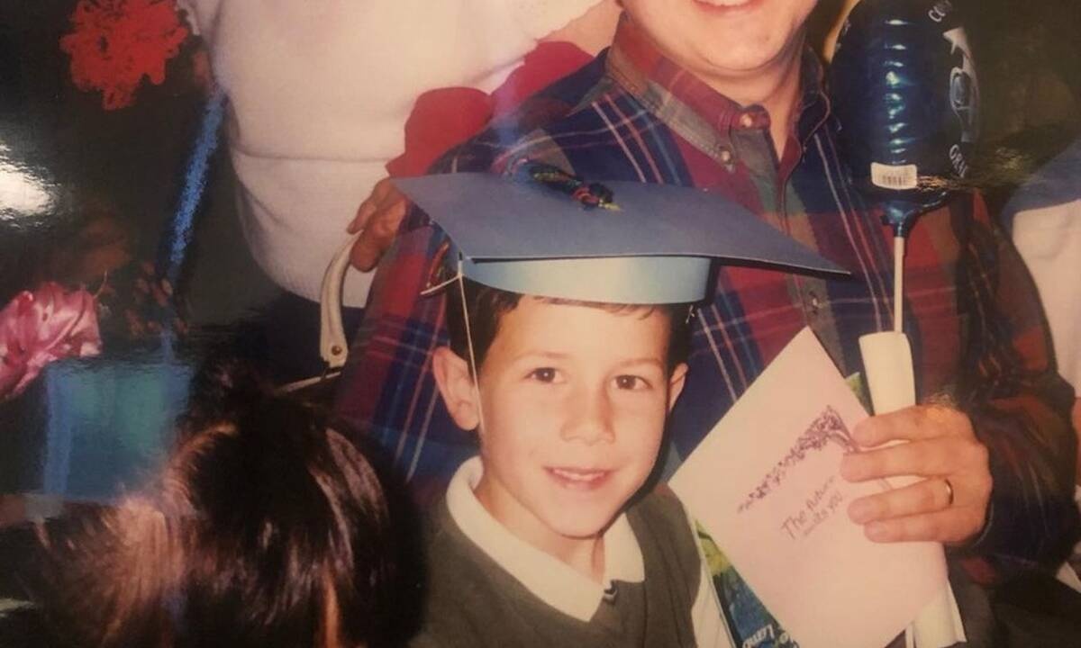 Κι όμως! Το αγοράκι στη φωτογραφία είναι ο αγαπημένος σου σταρ