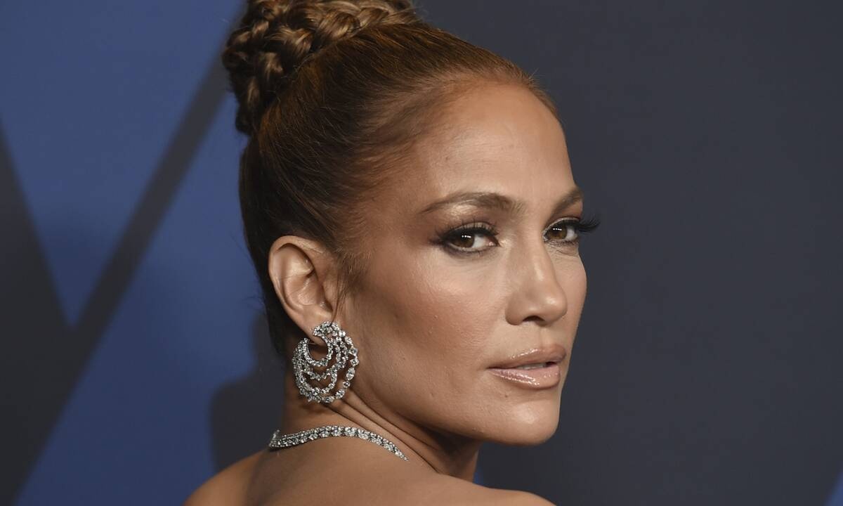 H Jennifer Lopez άλλαξε τελείως: Δες το νέο χρώμα στα μαλλιά της