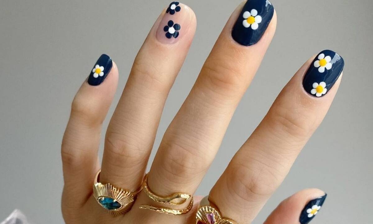 Wednesday nailspiration: 20 πασχαλινά nail art για να διαλέξεις